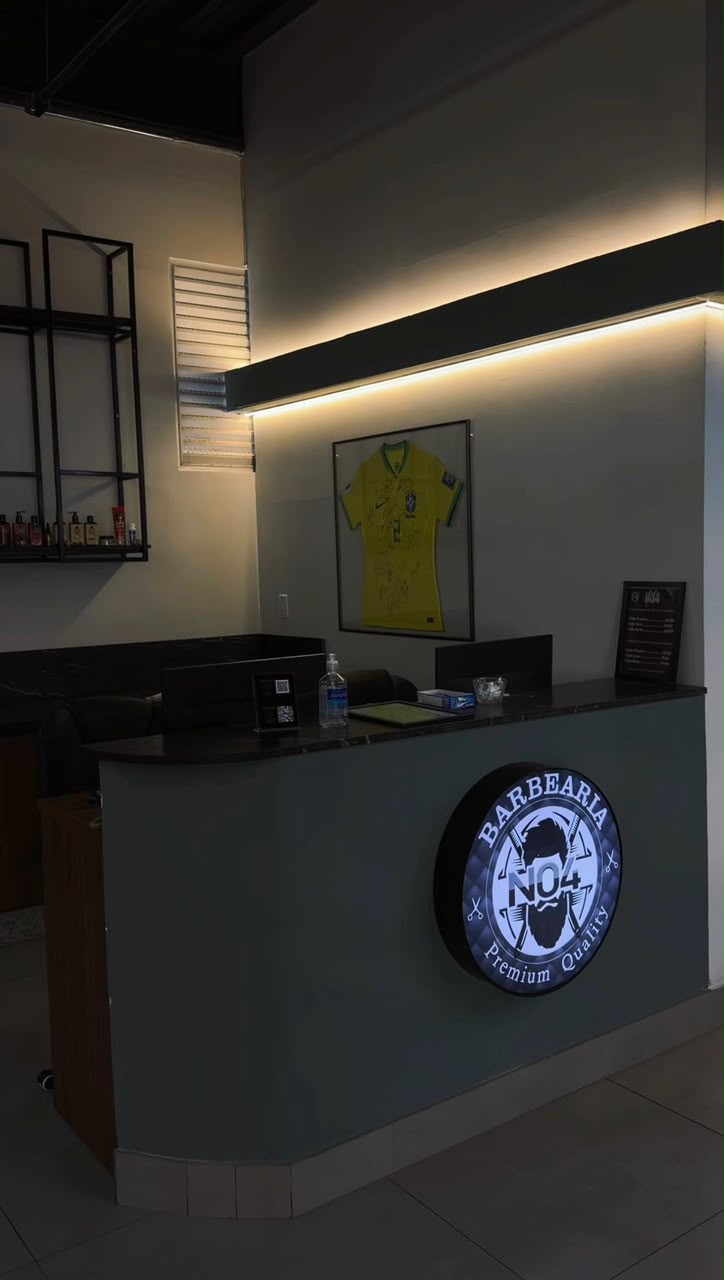 Recepção da Barbearia NO4 à noite